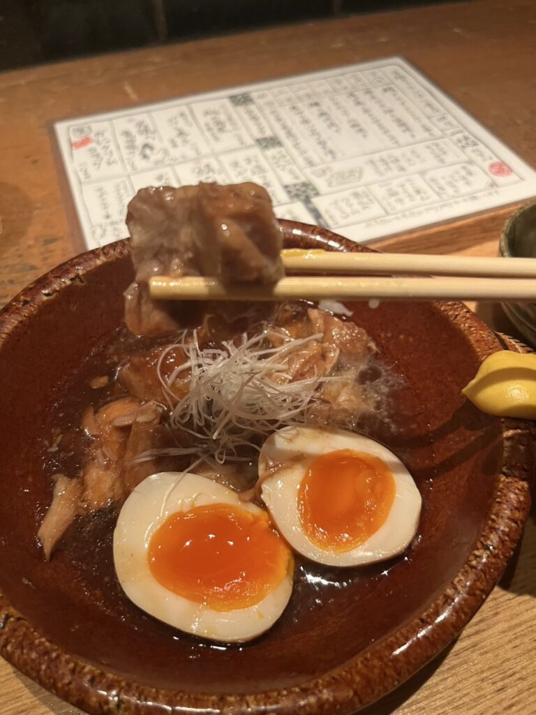 ごはんや一芯の豚の角煮のアップ写真