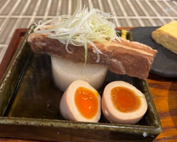 3時間煮込まれた絶品の豚の角煮定食