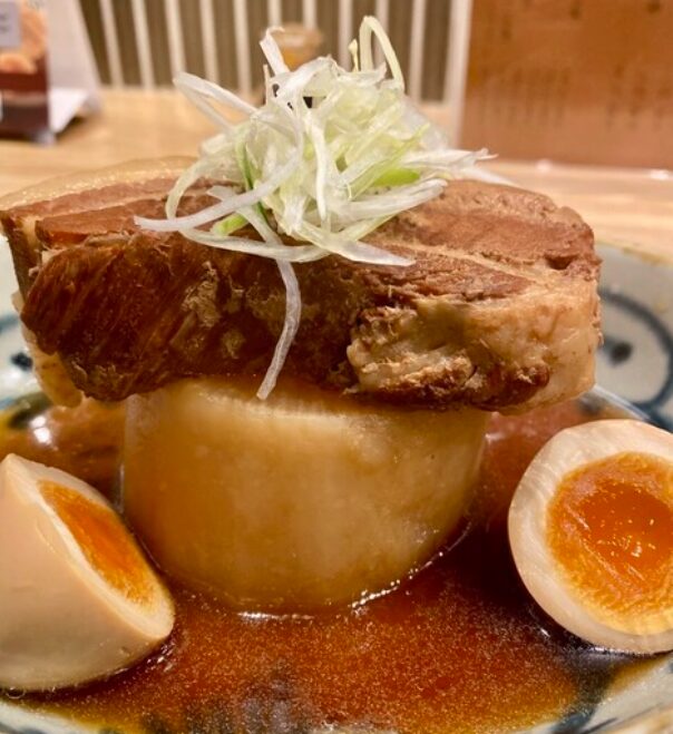池袋「竈門ご飯 一穀」の人気メニュー、豚の角煮定食の写真