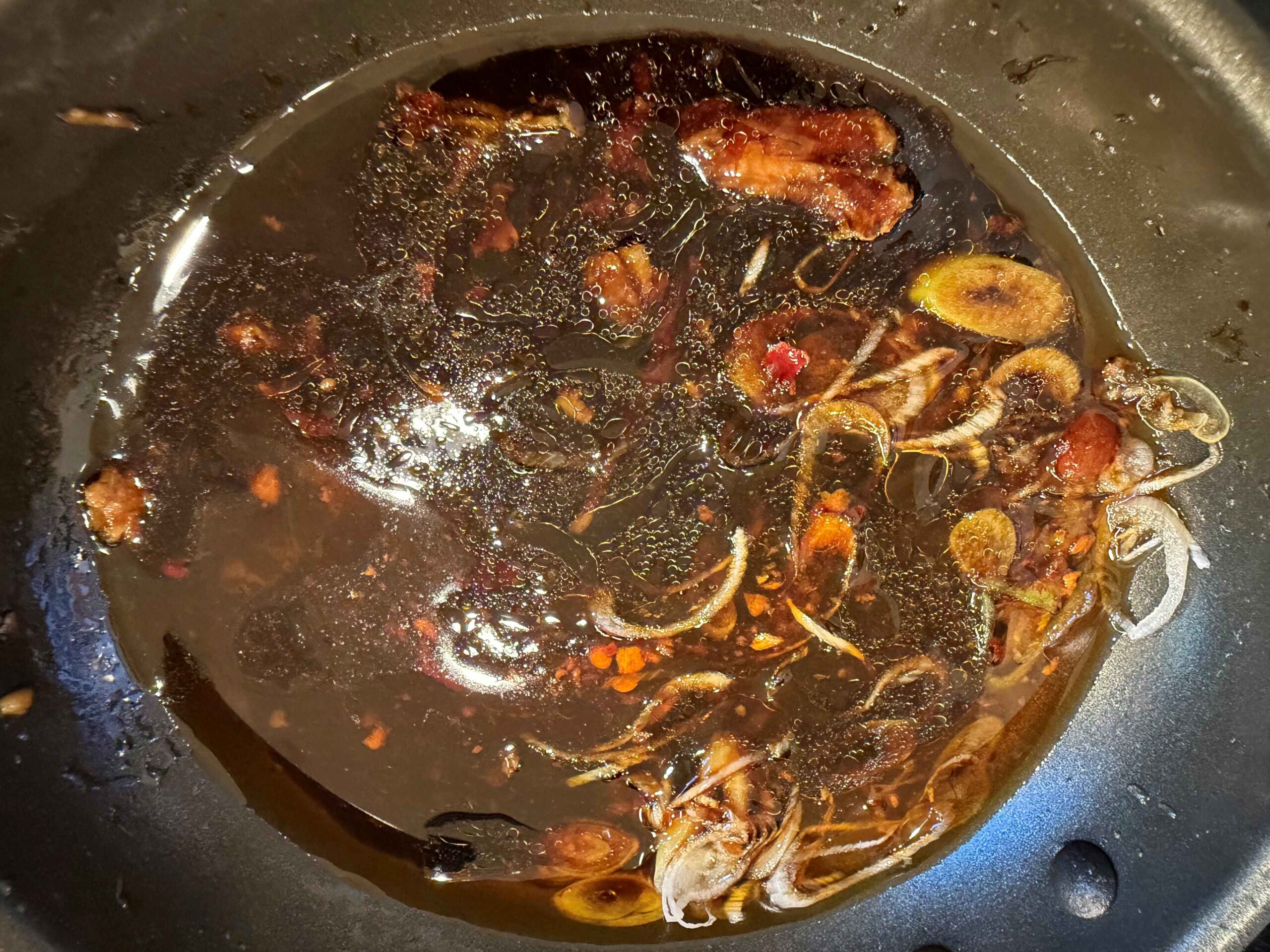 吉野家 厚切り豚角煮定食を食べ終わった後のお皿に残った脂